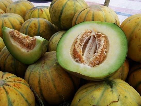 老汉瓜配馕吃,老汉瓜配馕的独特风味体验