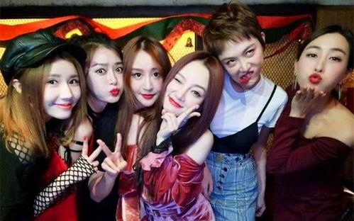 闺蜜谈话吃瓜,揭秘娱乐圈那些不为人知的幕后故事